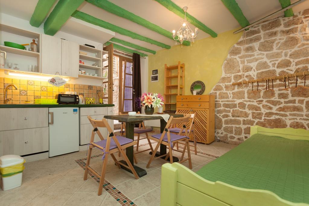 Studio With Garden In Rovinj Bagian luar foto